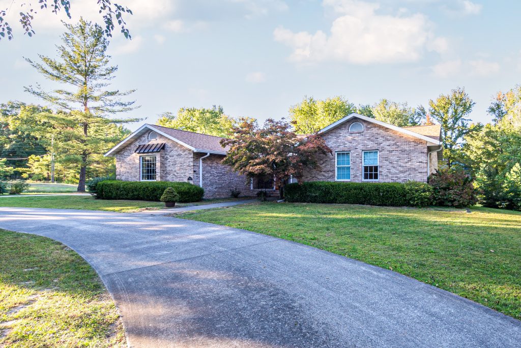 4 BR, 3.5 Bath, Full finished Basement