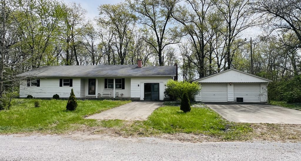 3 BR FIXER UPPER IN WOODLAWN