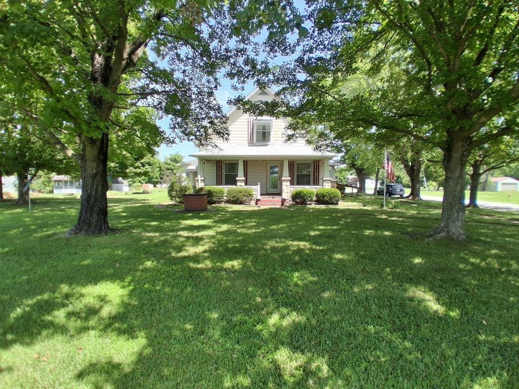 1.5 Story, 3 BR, 1 Bath House, Detached Garage